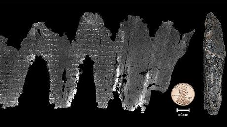 Se desintegraba al tocarlo: Desenrollan 'virtualmente' una copia calcinada del Antiguo Testamento