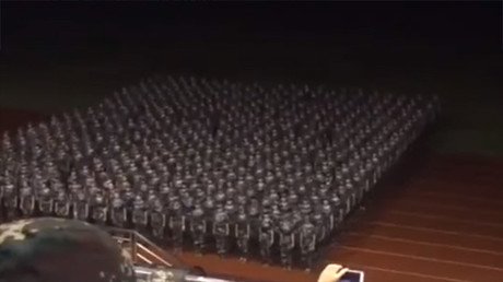 Video: La impactante coreografía de 'niñas militares' en China que deja sin aliento