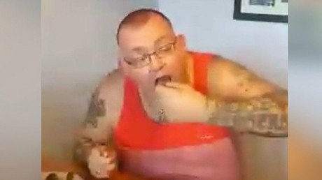 "La placenta de mi esposa sabe bastante bien", asegura un padre 'caníbal' (VIDEO 18+)