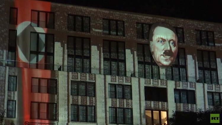 Video: Controvertida proyección de la cara de Hitler en Berlín 