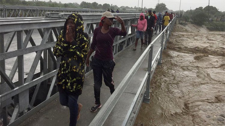 El sur de Haití queda aislado por la caída de un puente a causa del huracán Matthew