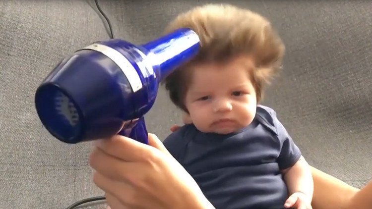 VIDEO: Un bebé de dos meses arrasa en Internet gracias a su tupida cabellera