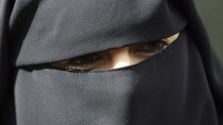 Amazon retira de la venta un 'burka sexy' tras recibir críticas de los usuarios