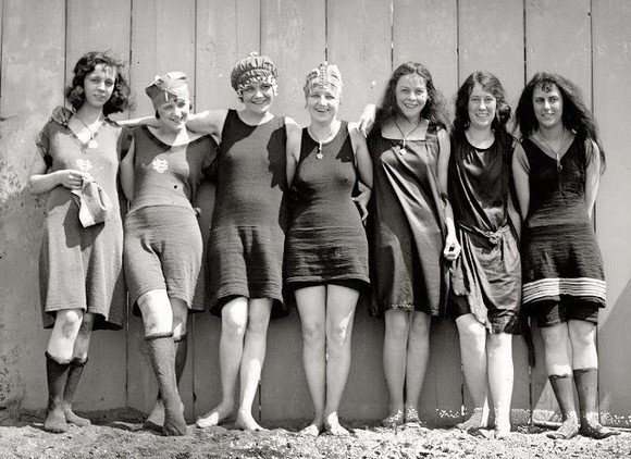 pudor: las mujeres de los años 1920 en trajes de baño