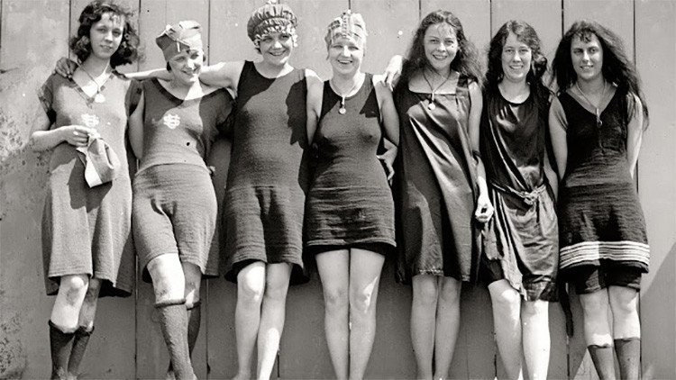 Encanto y pudor: Así lucían las mujeres de los años 1920 en trajes de baño 