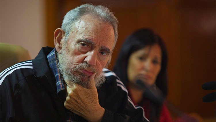 Fidel Castro propone entregar medallas de barro a Obama y Trump