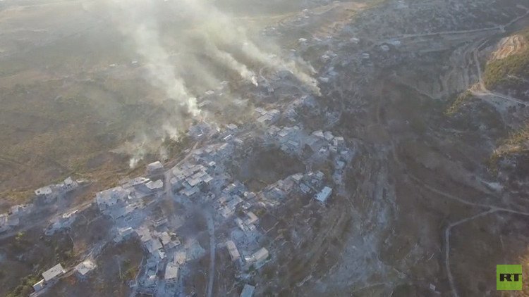 Dron capta cómo la Fuerza Aérea siria arrasa a los terroristas en Latakia (Video)