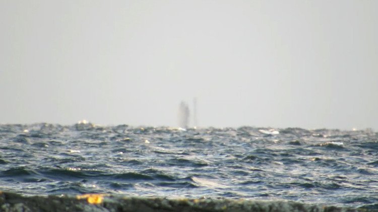 ¿Un barco fantasma, Fata Morgana o Jesús? Captan enorme silueta en lago de Michigan (VIDEO)