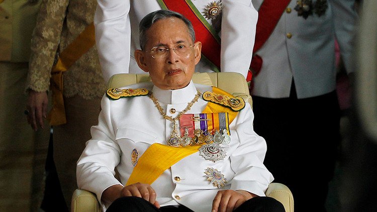 Muere el rey de Tailandia, Bhumibol Adulyadej, el monarca 'más longevo' del mundo
