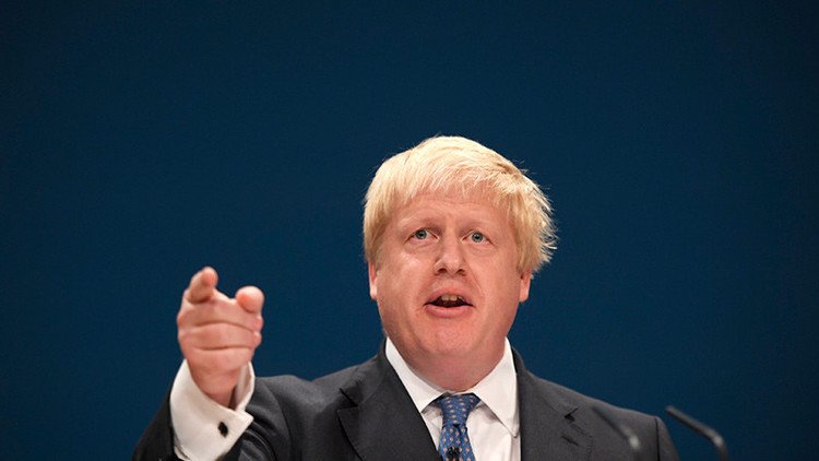 El ministro de Exteriores británico sugiere "volver a estudiar" una intervención militar en Siria