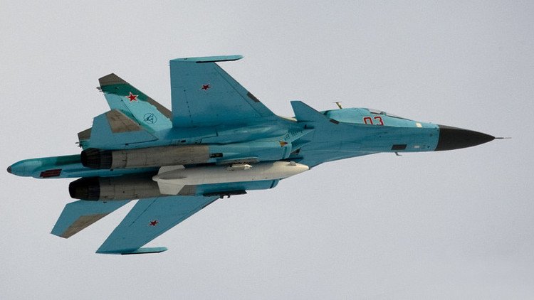 Los cazas rusos Su-34 realizan ensayos en la estratosfera en modo supersónico