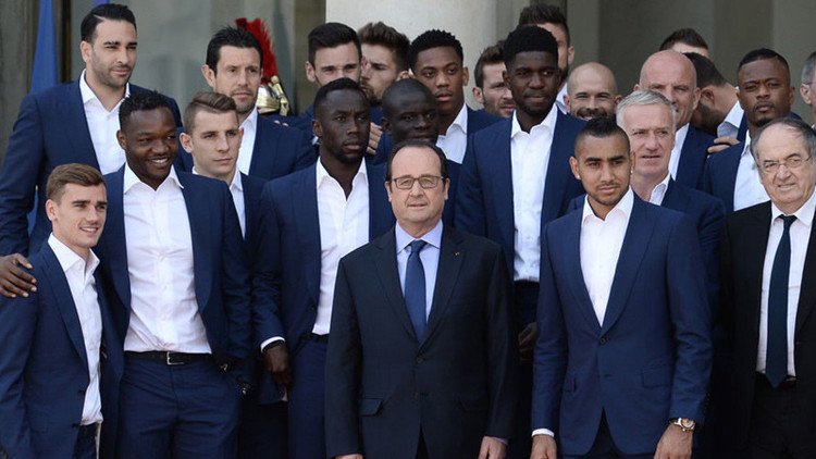 "Nosotros no robamos el dinero de la gente", los futbolistas franceses responden a Hollande