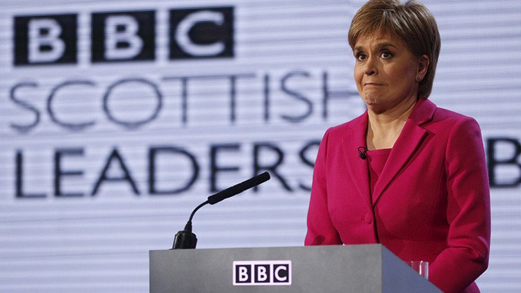 Video: La BBC confunde a la primera ministra de Escocia con un gorila