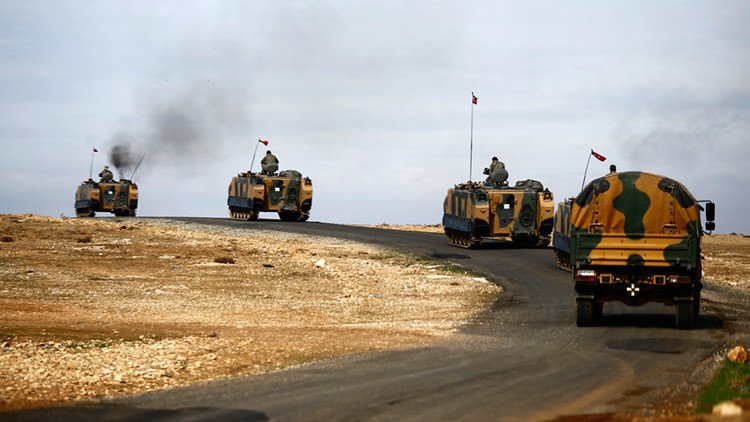 Turquía envía sus unidades acorazadas a la frontera con Irak