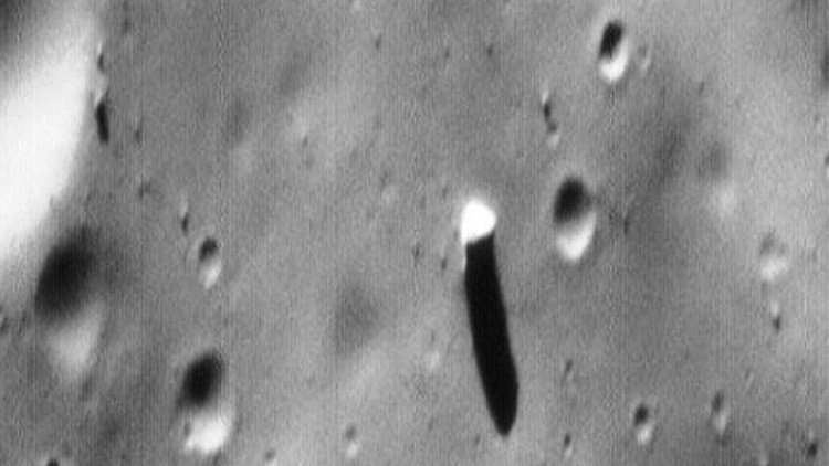 El misterio del monolito hallado en uno de los satélites de Marte
