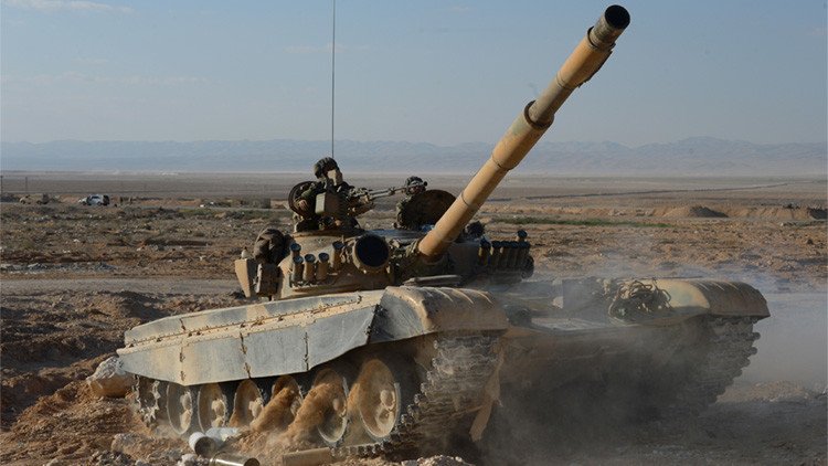 Video: Un tanque sirio evita ser alcanzado por dos impactos seguidos de misiles estadounidenses TOW
