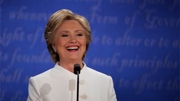La "siniestra sonrisa" que puede costarle la presidencia a Hillary Clinton