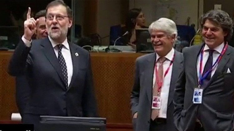 "Bueno, one hour": la nueva 'perla' de Rajoy