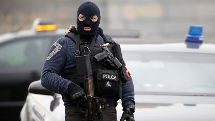 Tres hombres armados con fusiles Kaláshnikov abren fuego en un centro comercial belga 