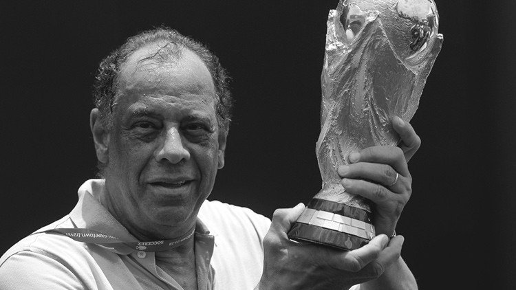 La leyenda del futbol brasileño Carlos Alberto torres fallece a los 72 años