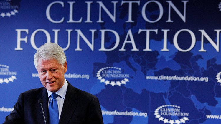 Bill Clinton utilizó fondos de caridad de la Fundación Clinton para fines personales