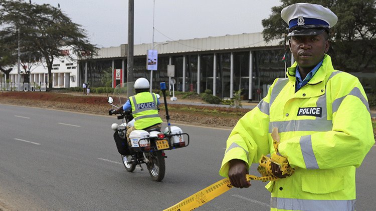 Un hombre con cuchillo ataca a un guardia de la embajada de EE.UU. en Kenia