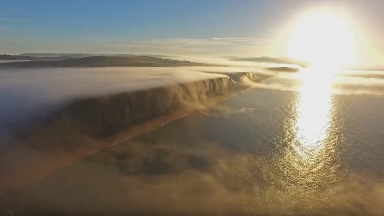 El minuto del 'relax' del viernes: dron capta el raro fenómeno natural que funde el cielo con el mar