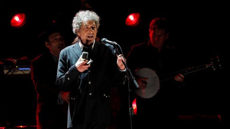 "Me dejó sin palabras": Bob Dylan se pronuncia sobre su Premio Nobel de Literatura