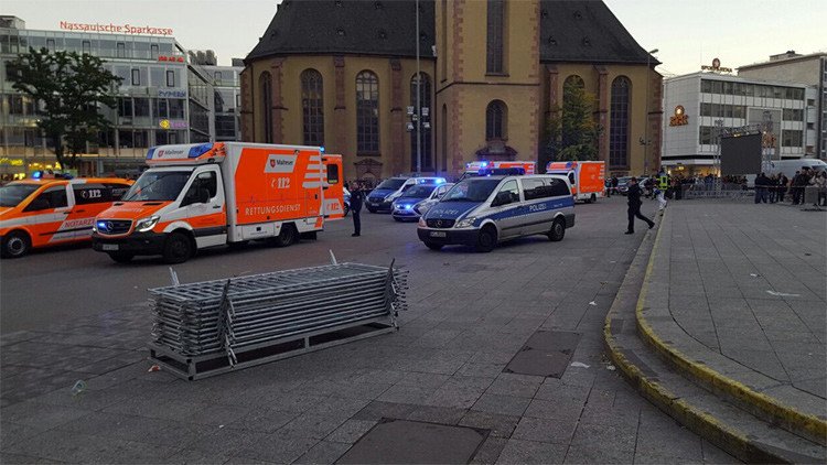 Cuatro personas son heridas con arma blanca en una estación de tren en Fráncfort (fotos, video)