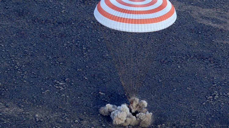 Video: La nave rusa Soyuz MS con la Expedición 49 regresa a la Tierra tras desacoplarse de la EEI