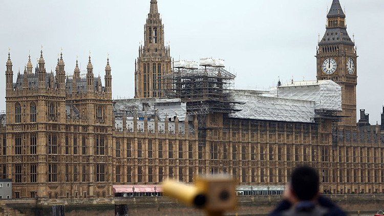 Evacuan el Parlamento británico por alerta de incendio