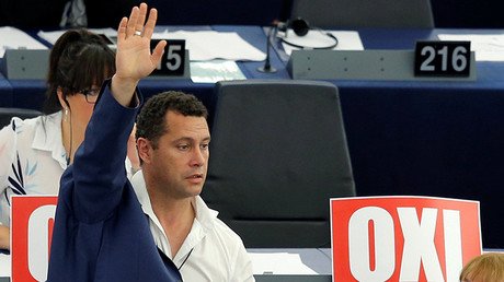 Diputado británico cae por la ventana del Parlamento Europeo después de participar en una pelea