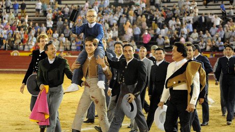 "Que se muera", escribe una antitaurina a un niño con cáncer que quiere ser un torero