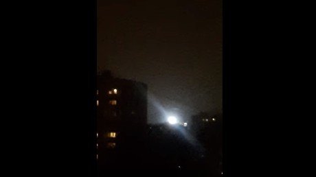 'No es la primera vez que lo ven': Graban a un ovni sobrevolando Moscú 