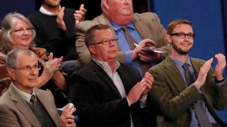 La inesperada pregunta a Trump y Clinton que revolucionó las redes sociales