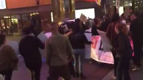 EE.UU.: Atropellan a nativos americanos durante protesta contra el Día de la Raza (VIDEO)