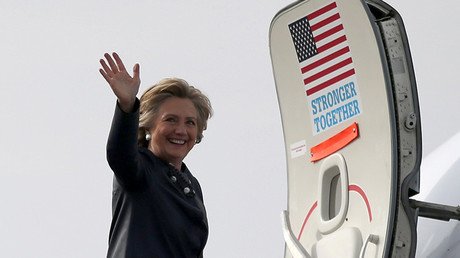 Ahora el problema es para Clinton: Revelan que sus asesores se burlan de los hispanos y católicos