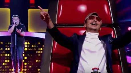'Denle el premio ya': Te quedarás helado cuando escuches cómo canta el tema de 'Dragon Ball Z'