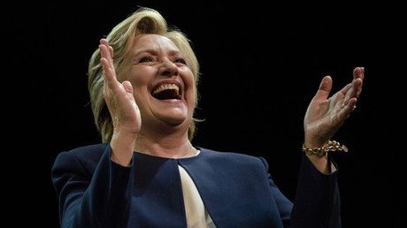 Hillary Clinton: "Es mejor mirar GIF de gatos que noticias sobre Trump"