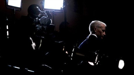 Un periodista británico denuncia cómo los medios occidentales falsifican la información 