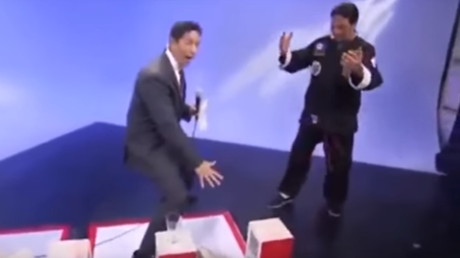 Y así es como se descubre a un falso maestro de kung-fu 