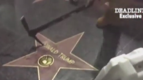 Destrozan la estrella de Donald Trump en el Paseo de la Fama