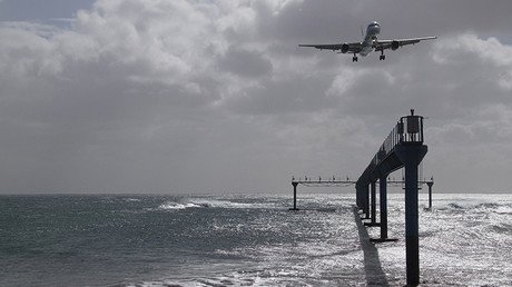 Avión no identificado se estrella en el mar frente a las costas de Birmania