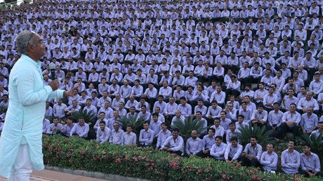 Un empleador regala 400 apartamentos y 1.260 coches a sus trabajadores