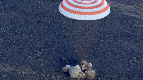Video: La nave rusa Soyuz MS con la Expedición 49 regresa a la Tierra tras desacoplarse de la EEI