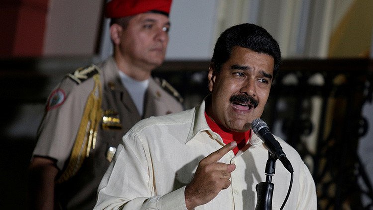 Chavistas marchan hacia la Asamblea Nacional para rechazar acuerdo contra Maduro