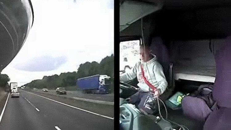 FUERTE VIDEO: Un camionero arrolla mortalmente a una madre y sus tres hijos por mirar su celular