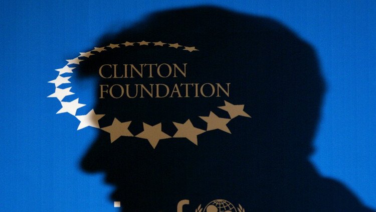 El FBI da prioridad a los posibles sobornos entre la Fundación Clinton y el Departamento de Estado
