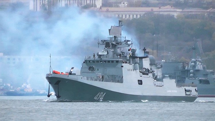 Video: Rusia suma una fragata con misiles de precisión a su agrupación naval cerca de Siria 