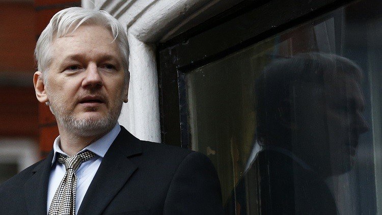 Assange: Los países promotores del Estado Islámico patrocinan la Fundación Clinton